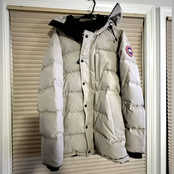 Canada Goose Men’s Parka (Light Grey Size Medium - Worn Once)